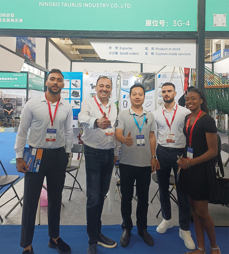 L'industrie Ningbo Taurus expose à la foire des usines de Ningbo